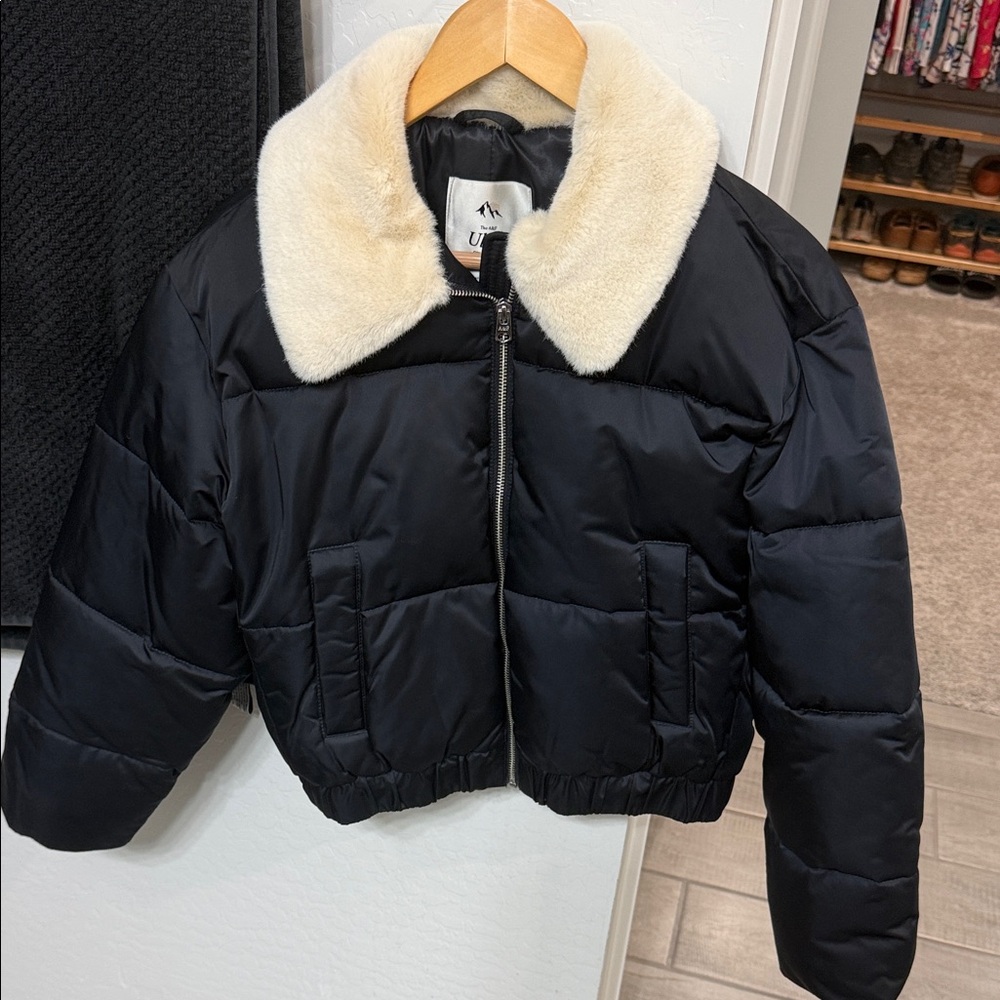 Abercrombie Ultra Puffer Jacket with Cream Collar xsmall